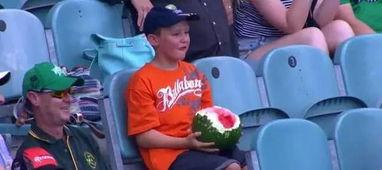 真实吃瓜 小男孩,揭秘校园里的那些趣事