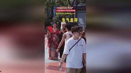 别人吵架旁边吃瓜,吃瓜群众看别人吵架