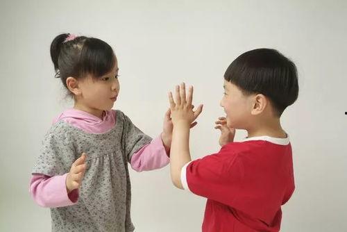 老师拍手游戏吃瓜,一场别开生面的课堂互动